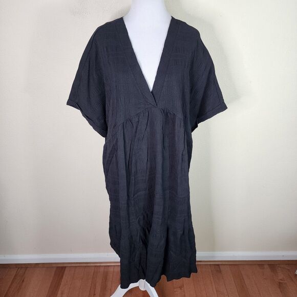 Amazon Women's Black V Neck Short Sleeve Textured Shift Dress Size 4XL - Picture 1 of 6